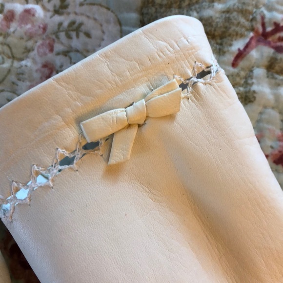 ๐Vintage white kid gloves๐ Host Pick 1/18๐ - Picture 2 of 8